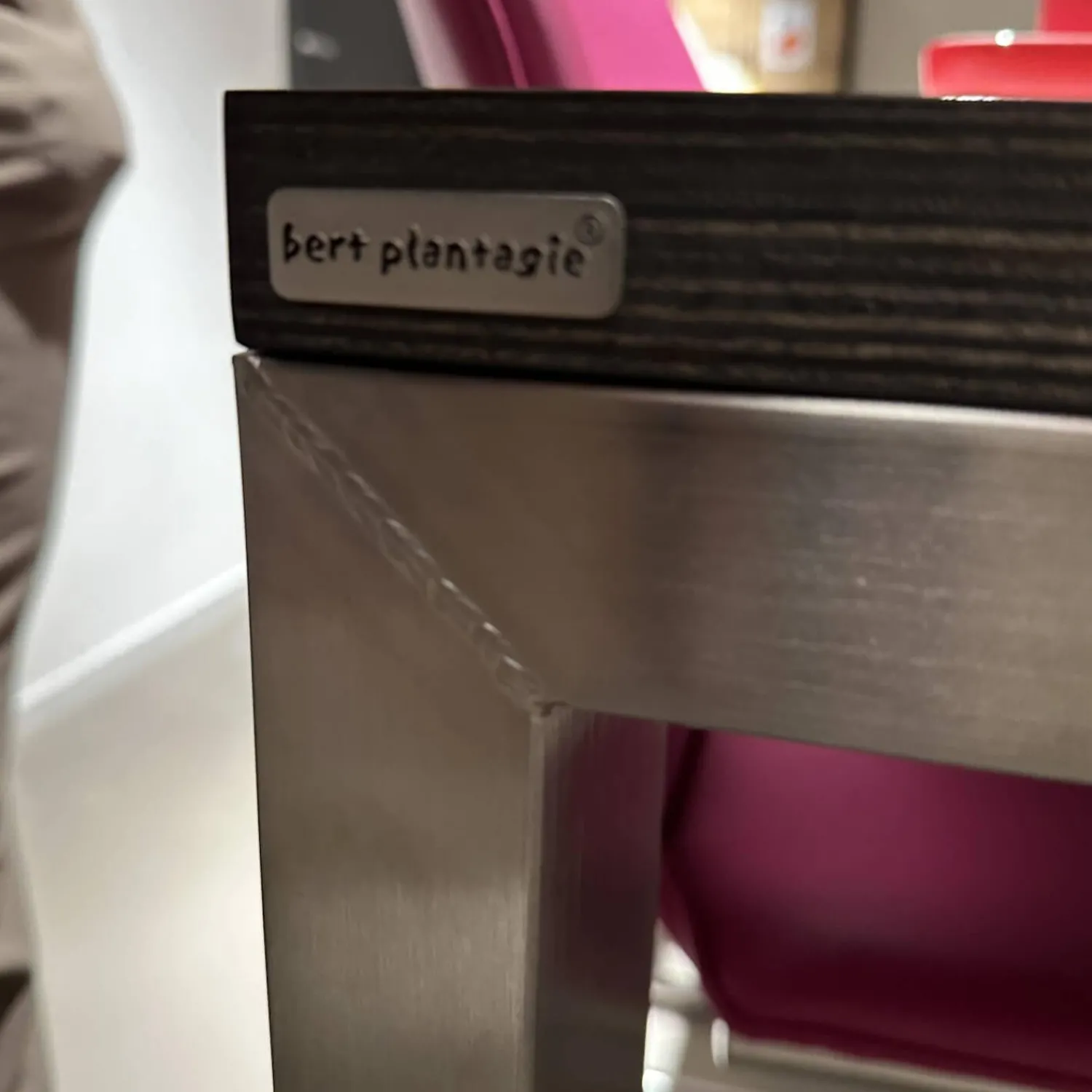 Bert Plantagie Esstische|Esstisch Bridge Tischplatte Hpl Duropal Open Ovid Muskat RVS 37011 Schwarz Braun Gestell Metall Chrom