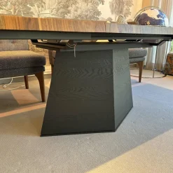 Rodam Esstische|Esstisch Carreau Platte Nussbaum Splint Rautenförmiger Zentralfuß Untergestell Eiche Lack Carbon