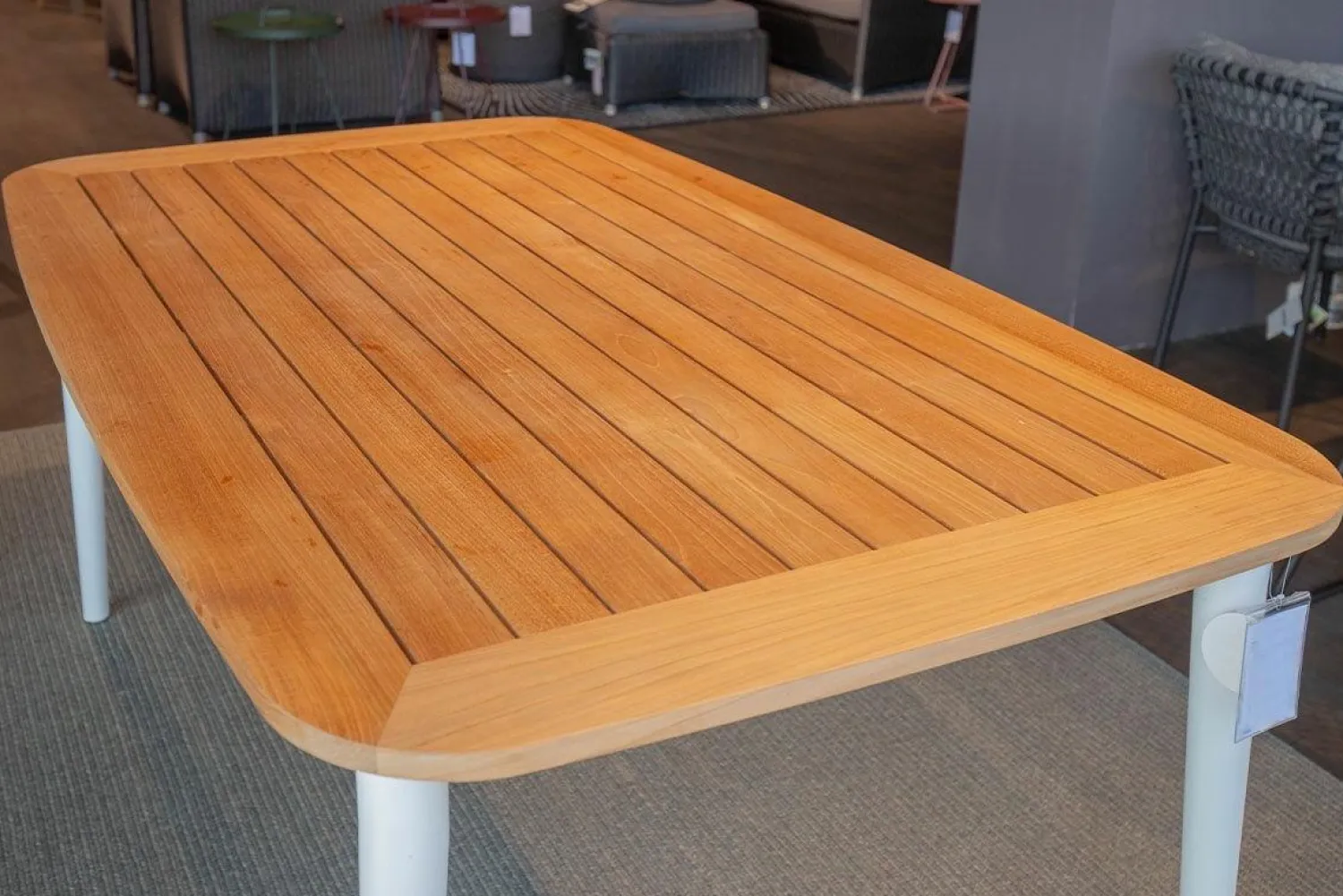 Solpuri Gartentische|Esstisch Charlie Outdoor Platte Teakholz Gestell Aluminium Weiß Pulverbeschichtet