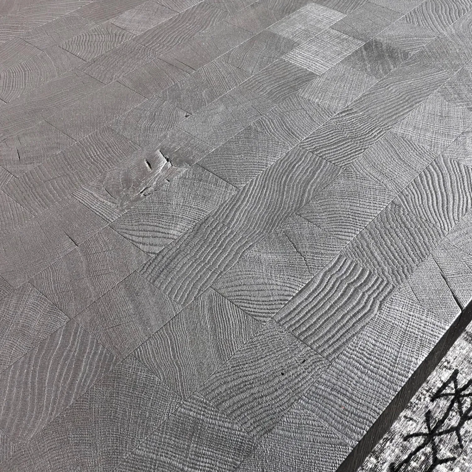 ASCO Esstische|Esstisch Duo Brandeiche Schwarz Strukturiert Und Gebürstet Geölte HolzausführungHirnholzblöcke Schwarz Füße Stahl Pulverbeschichtet Schwarz