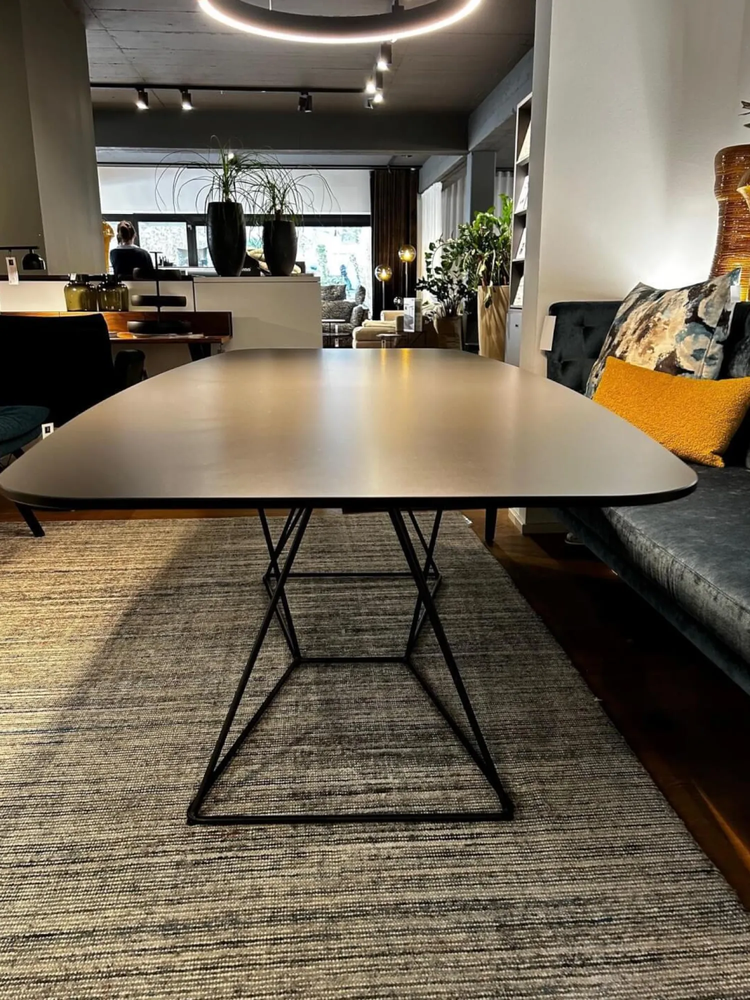 IP Design Esstische|Esstisch Flow Platte HPL Anthrazit Drahtgestell Schwarz