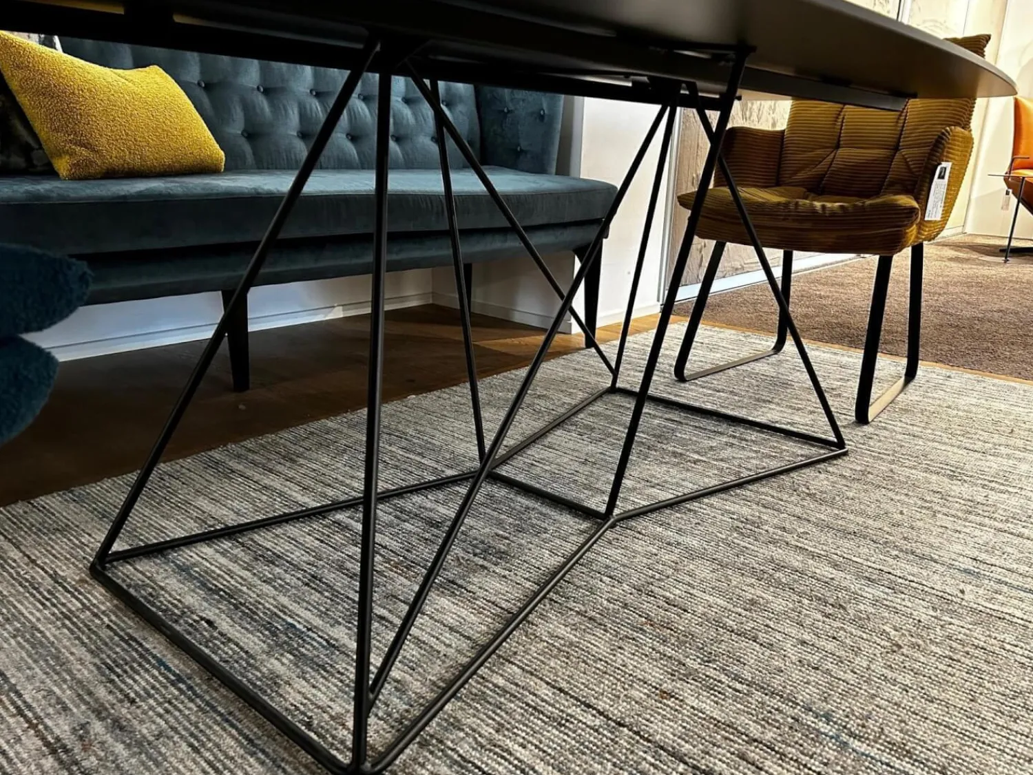 IP Design Esstische|Esstisch Flow Platte HPL Anthrazit Drahtgestell Schwarz