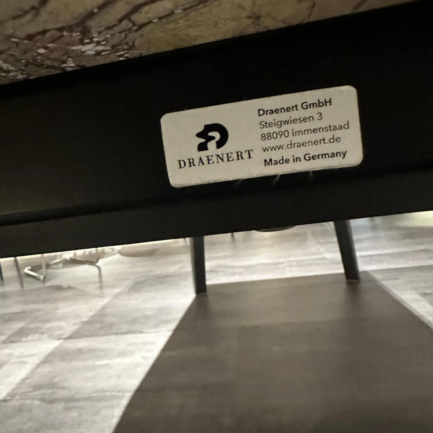 Draenert Esstische|Esstisch Fontana In Stein Forest Brown Braun Beige Trapezförmig Poliert Kante Sockel Vierbeiner Eiche Dunkelgrau