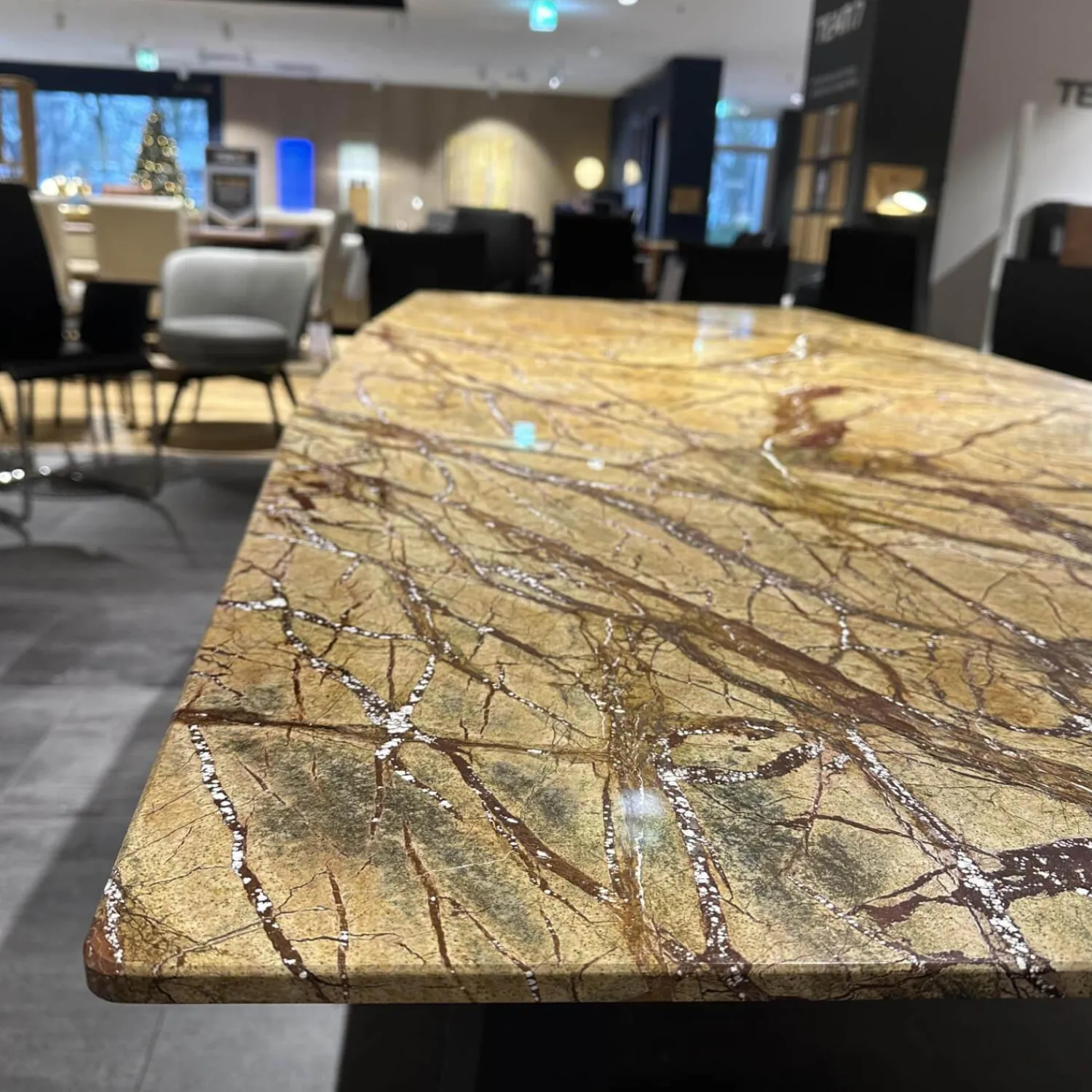 Draenert Esstische|Esstisch Fontana In Stein Forest Brown Braun Beige Trapezförmig Poliert Kante Sockel Vierbeiner Eiche Dunkelgrau