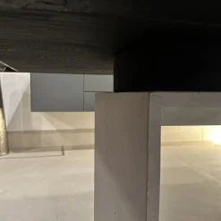 ASCO Esstische|Esstisch Frame Platte Brandeiche Rustical Schwarz Strukturiert Gebürstet Gestell Beton