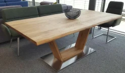 MCA Esstische|Esstisch Greta 2 Balkeneiche Geölt Mit Baumkante Gestell V-Fuß