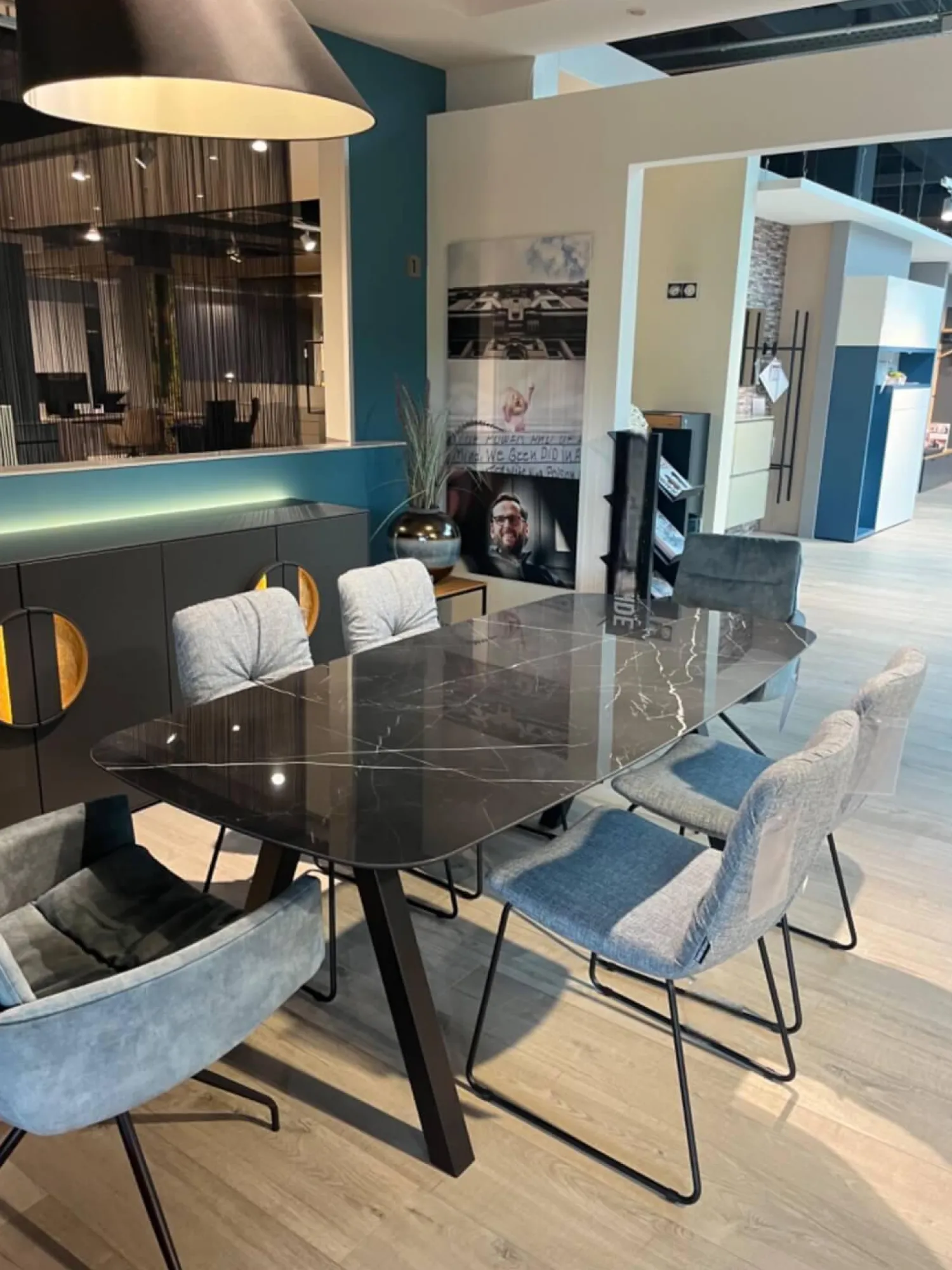 Raum.Freunde Esstische|Esstisch Jari Platte Keramik Marmoroptik Schwarz Gestell Metall Schwarz Lackiert