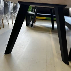 Scholtissek Esstische|Esstisch Kaate Knorrige Eiche Puro Geölt Äste Mit Harz Ausgegossen Metallgestell Schwarz Lackiert