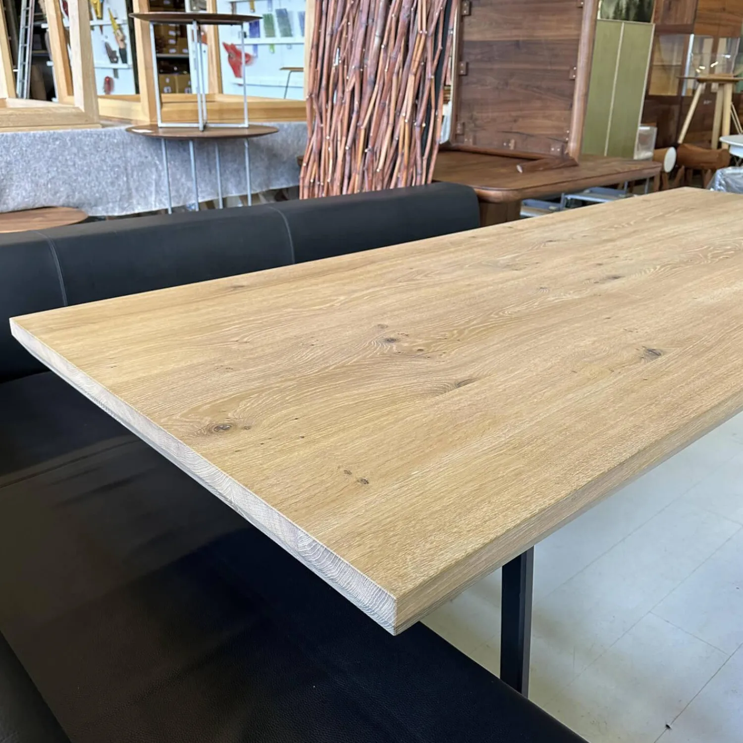 Scholtissek Esstische|Esstisch Kaate Knorrige Eiche Puro Geölt Äste Mit Harz Ausgegossen Metallgestell Schwarz Lackiert