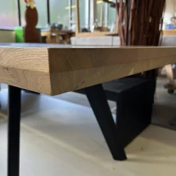 Scholtissek Esstische|Esstisch Kaate Knorrige Eiche Puro Geölt Äste Mit Harz Ausgegossen Metallgestell Schwarz Lackiert