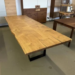 Scholtissek Esstische|Esstisch Kantara Platte Knorrige Eiche Natur Geölt Stahlkufen Schwarz Gepulvert Mit Natürlicher Baumkante