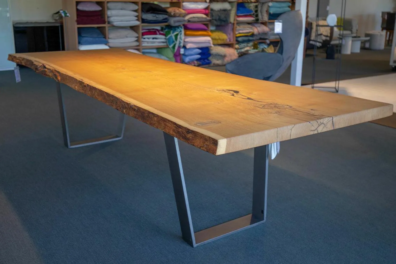 Scholtissek Esstische|Esstisch Kantara Tischplatte Knorrige Eiche Naturgeölt mit Naturkante Gestell Stahl