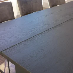 Hartmann Esstische|Esstisch Kilva Platte Kernesche Gebürstet Anthrazit Gebeizt Mittig Fuge Mit Baumkanenprofil Gestell Holz Anthrazit Ohne Stühle