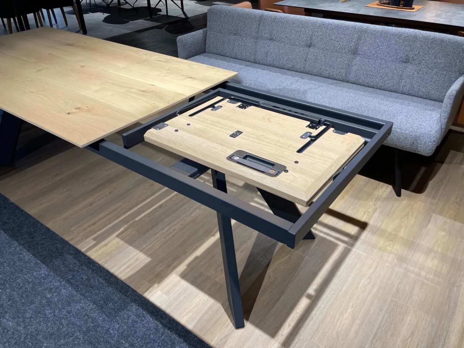 Venjakob Esstische|Esstisch Leo Rechteckig Wildeiche Hell Soft Gebürstet Geölt Gestell Metall Anthrazit Mit Klappeinlage