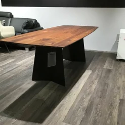 kf furniture Esstische|Esstisch 3106N Platte Astiger Nussbaum Schwarz Pigmentiert Wangengestell Rohstahl Schwarz Matt Pulverbeschichtet