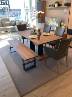 Gradel Esstische|Esstisch Pato Tischplatte Wildeiche Massiv Geölt Gestell Metall Schwarz Pukverbeschichtet Bodenplatte Echtholz Furniert Ohne Bank Stühle Sowie Dekoration