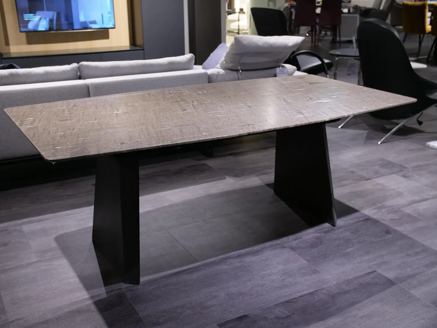 Draenert Esstische|Esstisch Platte Stein Brown Silk Trapezförmig Geledert Kante 6 Ausziehbar