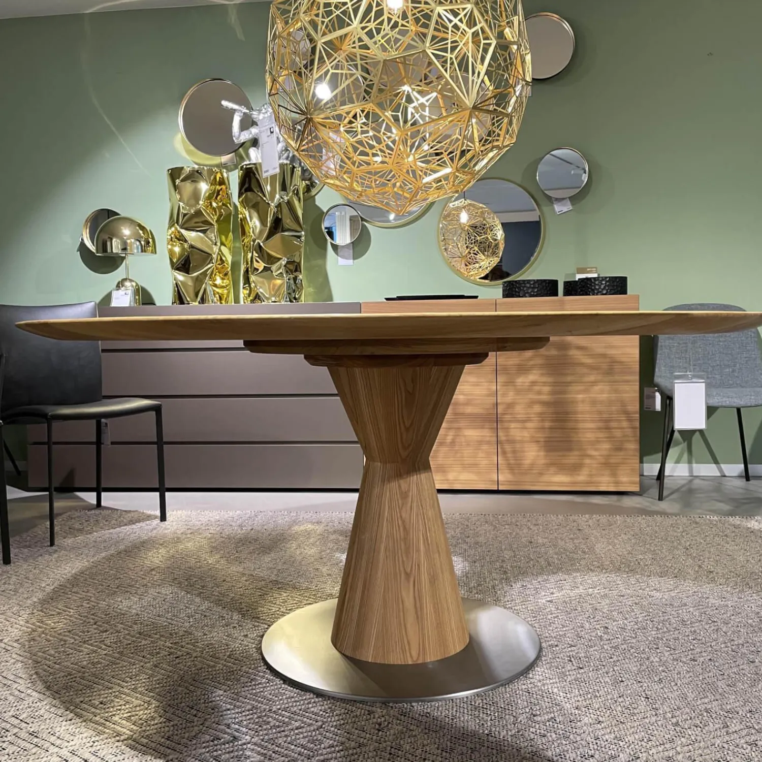 Scholtissek Esstische|Esstisch Radon Konische Holzsäule Bodenplatte Lackiertes Metall