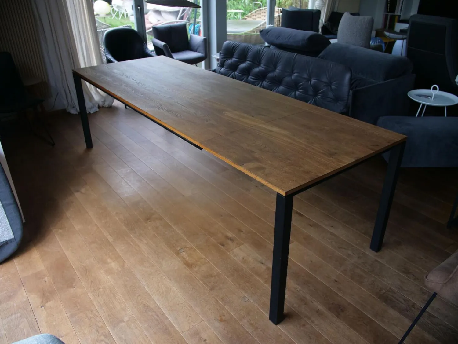 Janua Esstische|Esstisch S600 Eiche Geräuchert Natur Geölt Gestell RAL 9005 Tiefschwarz Pulverbeschichtet Ausziehbar