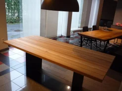 Janua Esstische|Esstisch SC41 Outdoor Akazie Roh Gebürstet Wangen Aluminium Schwarz Pulverbeschichtet