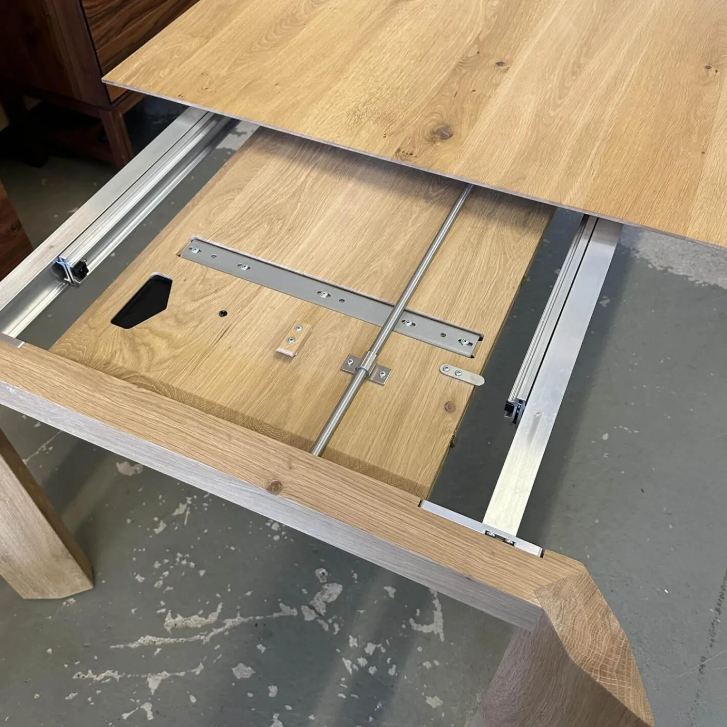 Scholtissek Esstische|Esstisch SR 1 Light Knorrige Eiche Puro Geölt Äste Mit Zinn Ausgegossen Inklusive Auszug