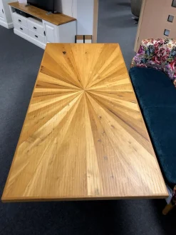 Sprenger Esstische|Esstisch Stella Eiche Massiv Antik Sternförmig Verleimt