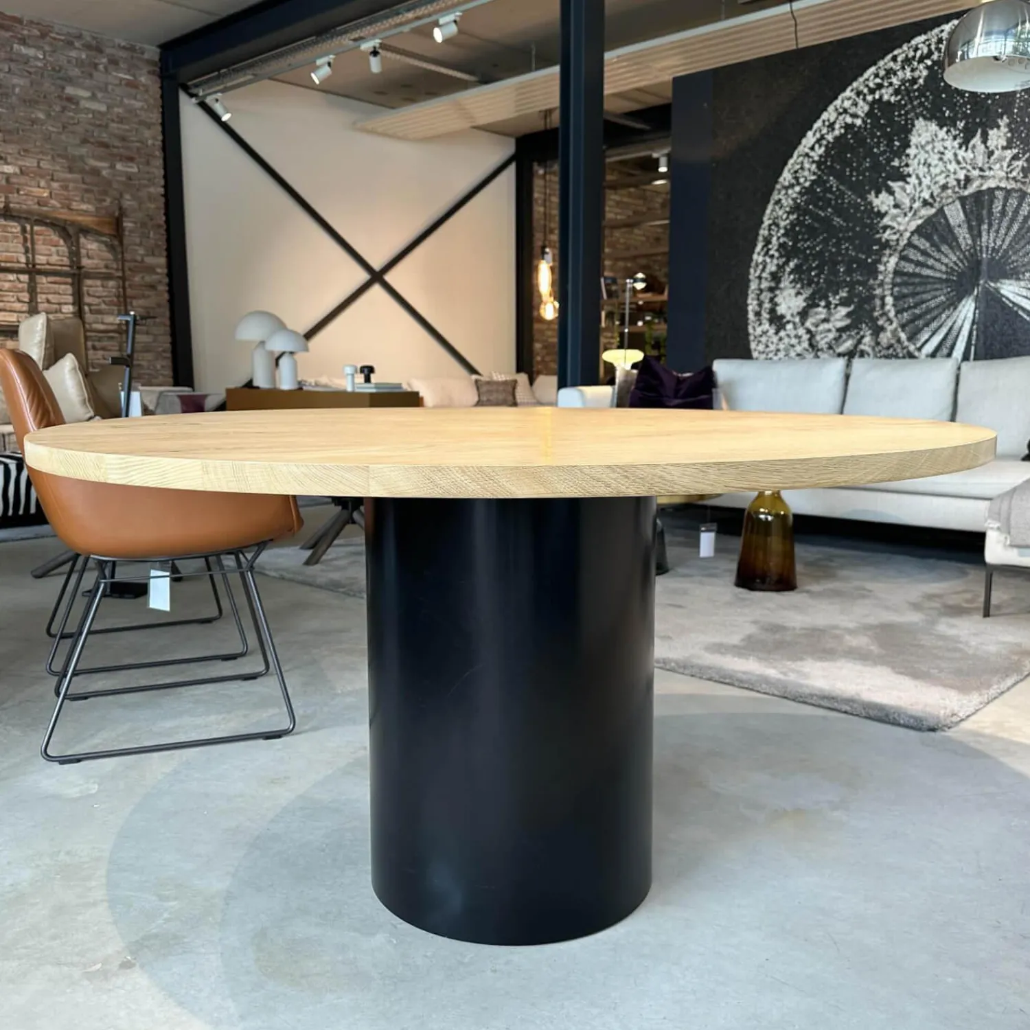 e15 Esstische|Esstisch TA20 Hiroki Eiche Geölt Stahlsockel Pulverbeschichtet Tiefschwarz