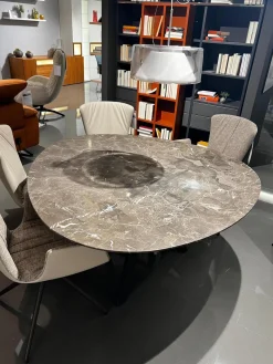 Draenert Esstische|Esstisch Tripole 1540 Platte Kalkstein Oriental Brown Anthrazit Braun Gestell Mooreiche Massiv