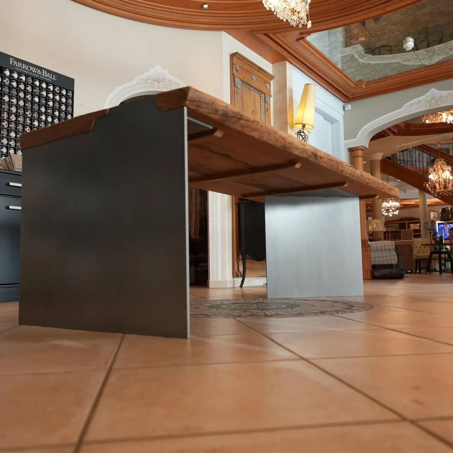 Nature Design Esstische|Esstisch Unikat Tischplatte Unikat Ulme Altholz Massiv Gestell Stahlwangen Grau