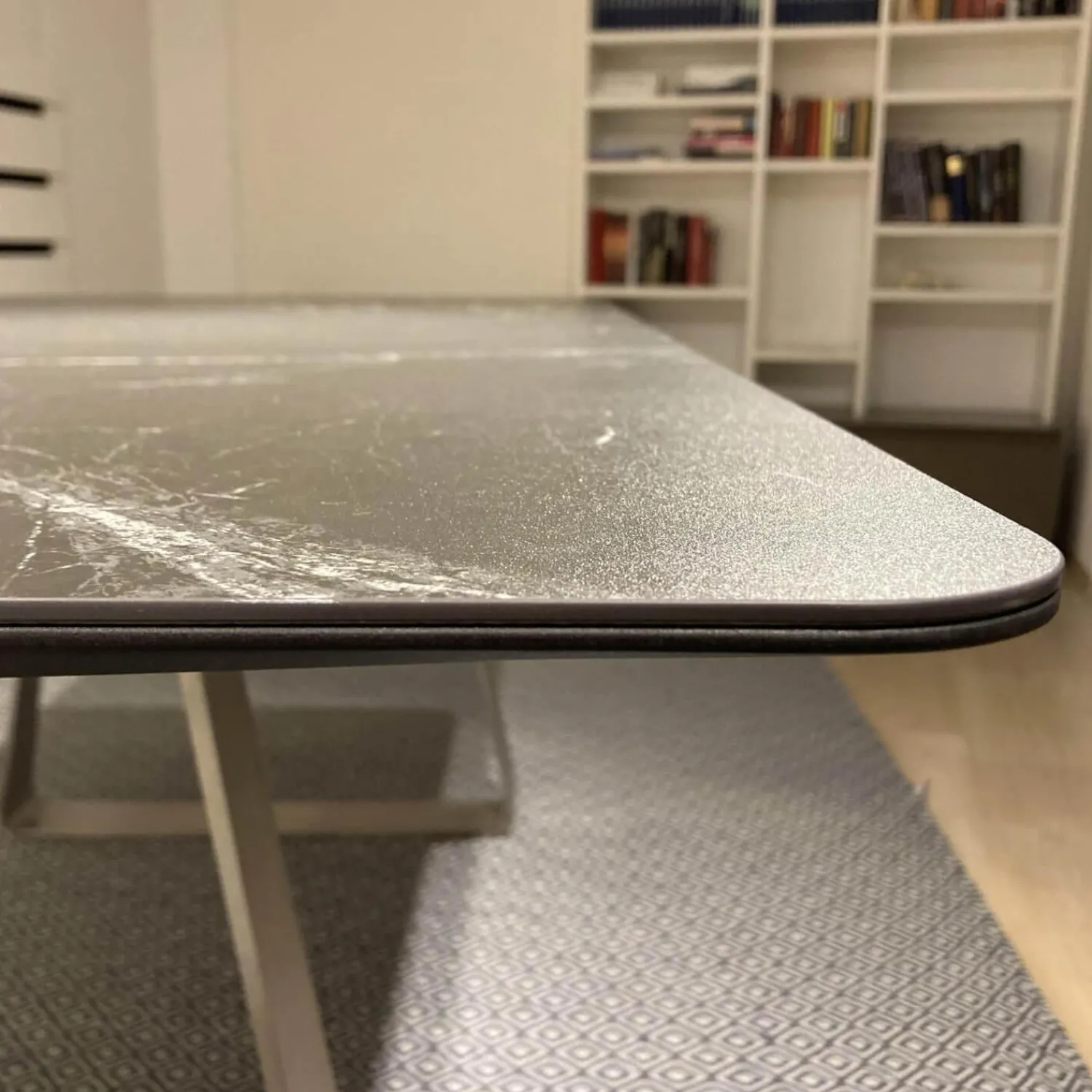 WK Wohnen Esstische|Esstisch WK 852-9 Tischplatte Keramik Marmor Schwarz Rundkufe Edelstahl Matt