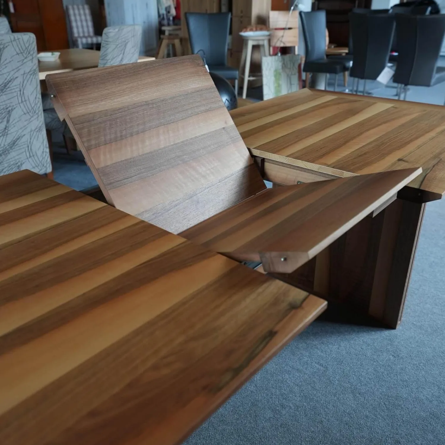 Baur Esstische|Esstisch Xeno Nussbaum Massiv Ausziehbar