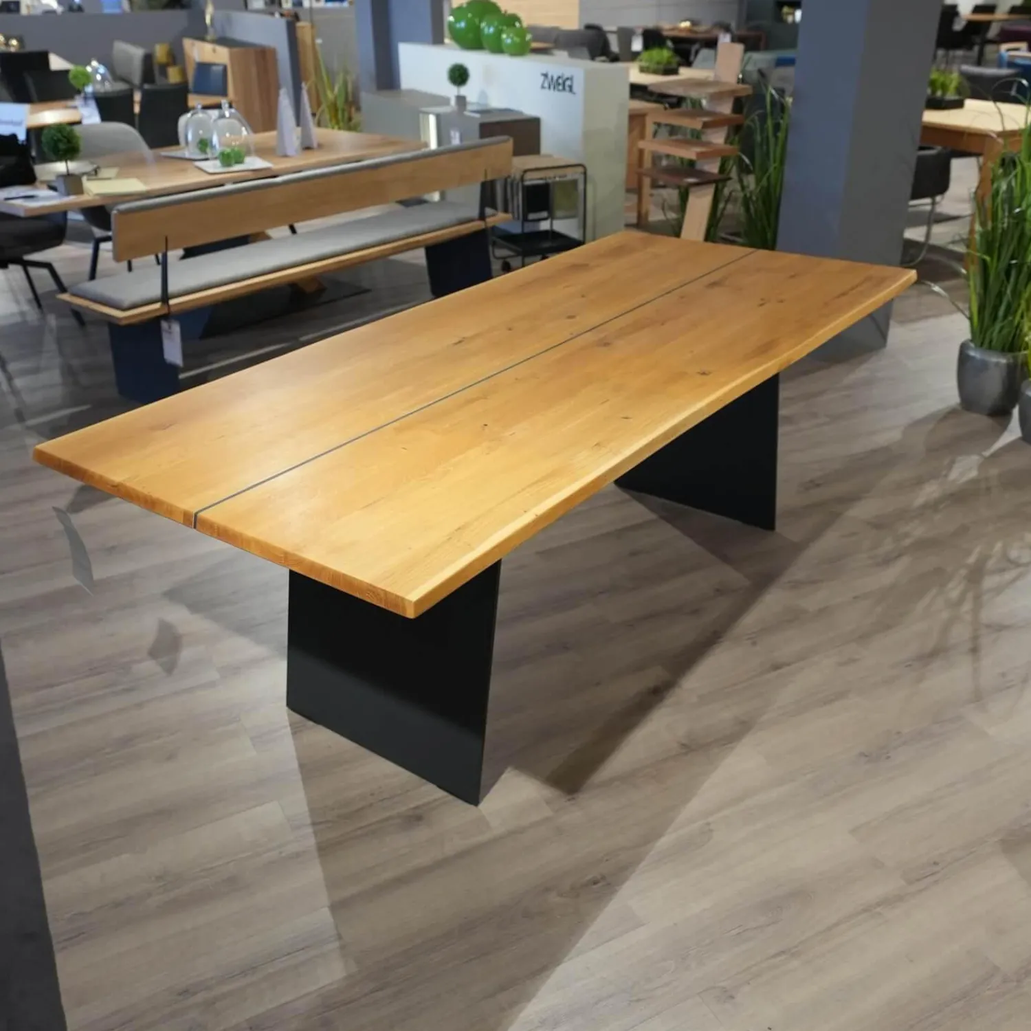 Wimmer Esstische|Esstisch Zweigl Z20 Platte Rustikale Asteiche Versiegelt Geölt Mit Mittelsteg Wangen Stahl Schwarzgrau