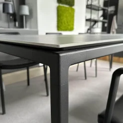 Vipp Essgruppen|Esstischgruppe Large 972 Keramik Gestell Pulverbeschichteter Stahl Mit 6 Stühlen