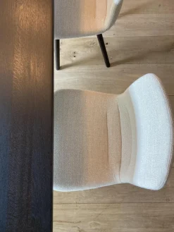 Vitra Essgruppen|Esstischgruppe Mit Tisch S.A.M. Bois Tischplatte Eiche Massivholz Dunkel Gebeitzt Und 6 Stühlen HAL Soft Wood Stoff Dumet Farbe Beige Melange Gestell Eiche Massivholz Dunkel Gebeitzt