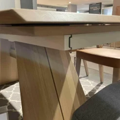 Voglauer Essgruppen|Esstischgruppe V-Rock Mit 4 Stühlen Mit Armlehnen Und 2 Stühlen Ohne Armlehnen Alteiche Rustiko