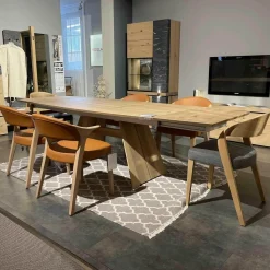 Voglauer Essgruppen|Esstischgruppe V-Rock Mit 4 Stühlen Mit Armlehnen Und 2 Stühlen Ohne Armlehnen Alteiche Rustiko