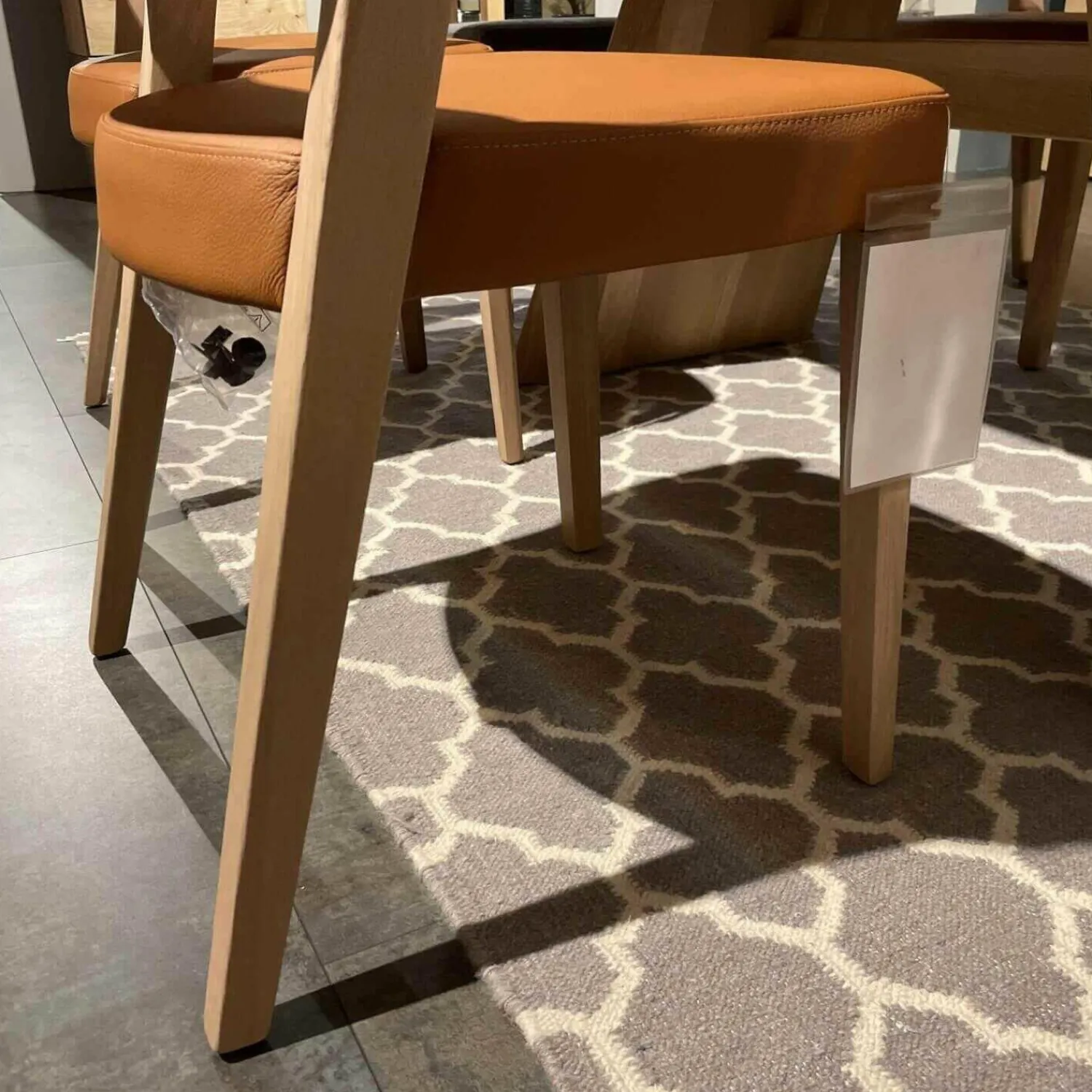 Voglauer Essgruppen|Esstischgruppe V-Rock Mit 4 Stühlen Mit Armlehnen Und 2 Stühlen Ohne Armlehnen Alteiche Rustiko