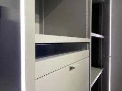 Interlübke Kleiderschränke|Falltürenkleiderschrank Collect Plus Lack M37 Manor Grün Braun Ledergriff Schwarz Inklusive Innenbeleuchtung