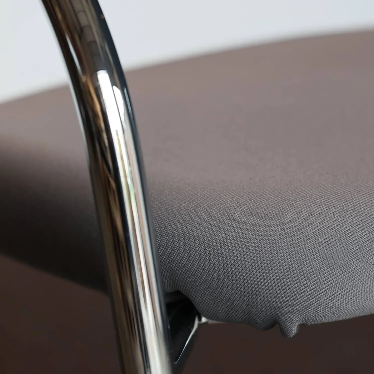 Vitra Einzelstühle|Freischwinger Visavis 2 Bezug Stoff Torso Citterio 76 Antra Gestell Glanzverchromt