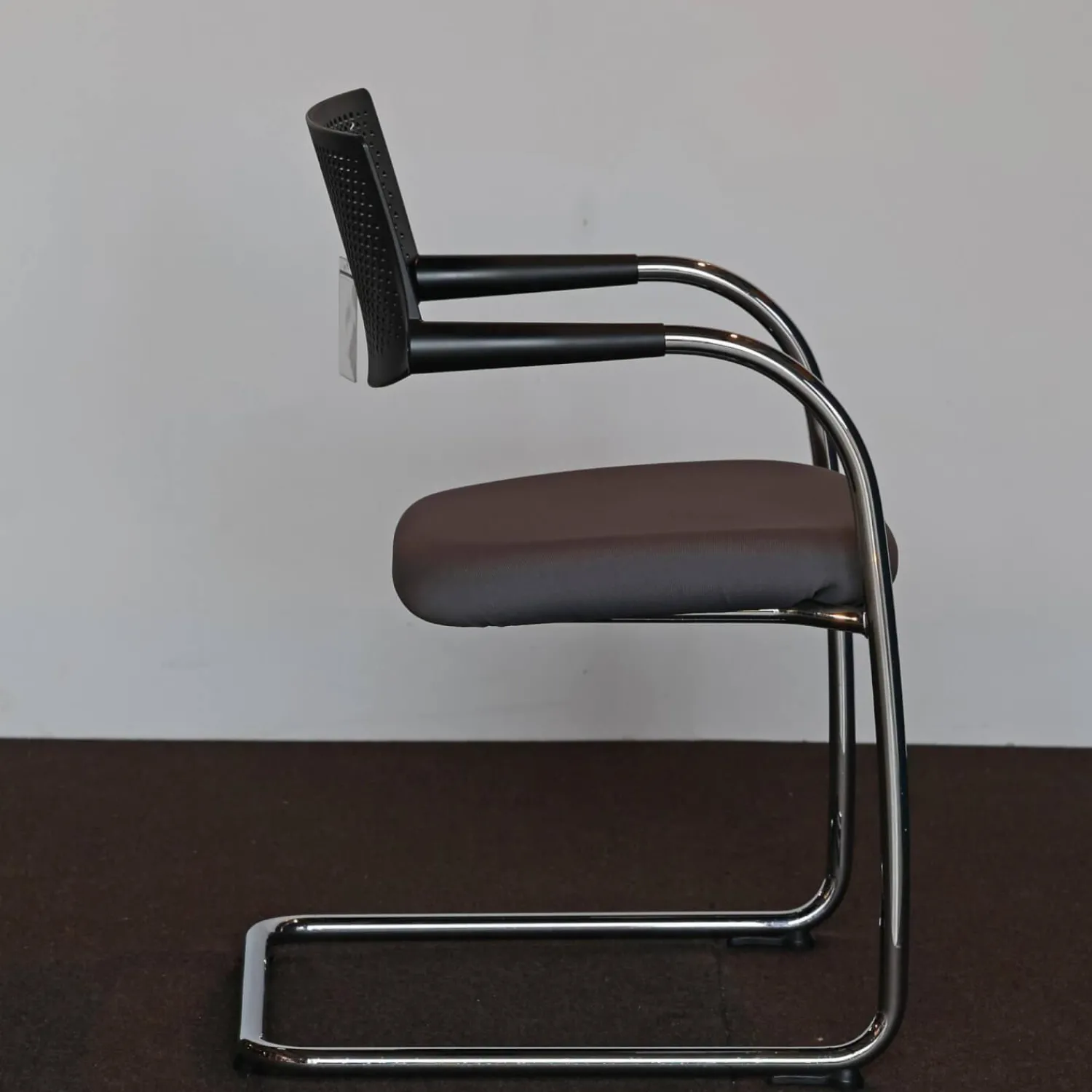 Vitra Einzelstühle|Freischwinger Visavis 2 Bezug Stoff Torso Citterio 76 Antra Gestell Glanzverchromt