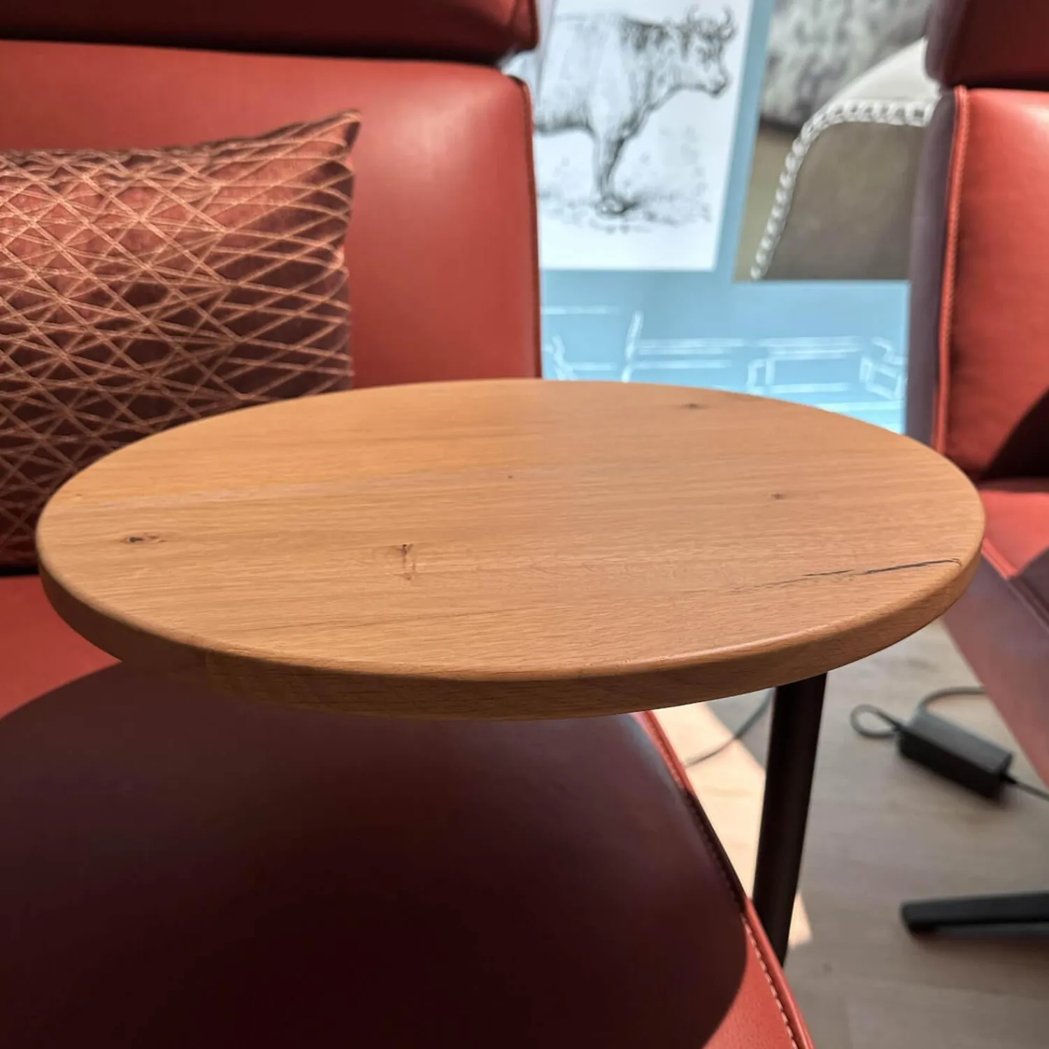 Koinor Relaxsessel|Funktionssessel Etino Leder B-Toro Reno Rot 5 Arm Drehkreuz Schwarz Matt Mit Tisch Wildeiche Natur Und Nierenkissen