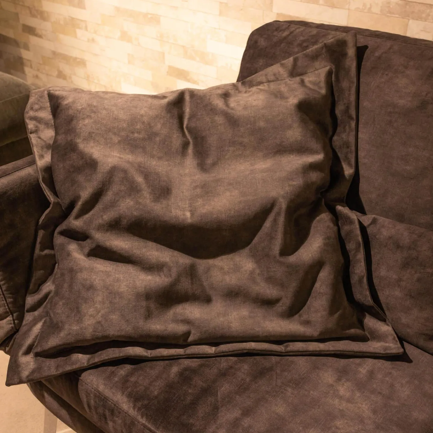 Sofa Kultur 2-Sitzer-Sofas|Funktionssofa 738 SK Stoff Craft Stone 8 Grau Metallfuß 283 Chrom Glänzend Mit Drehsitzfunktion Und Kissen