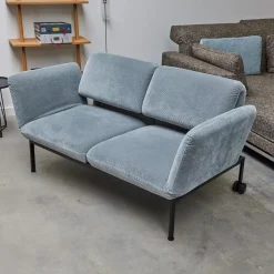 Brühl 2-Sitzer-Sofas|Funktionssofa Roro Small Stoff 4490 Grau Blau Fuß Chrom Glänzend Hinten Rollen Schwarz