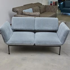 Brühl 2-Sitzer-Sofas|Funktionssofa Roro Small Stoff 4490 Grau Blau Fuß Chrom Glänzend Hinten Rollen Schwarz