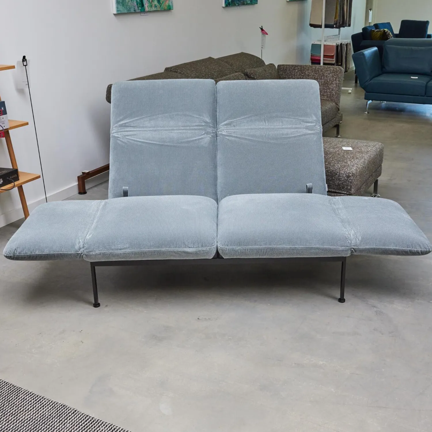 Brühl 2-Sitzer-Sofas|Funktionssofa Roro Small Stoff 4490 Grau Blau Fuß Chrom Glänzend Hinten Rollen Schwarz