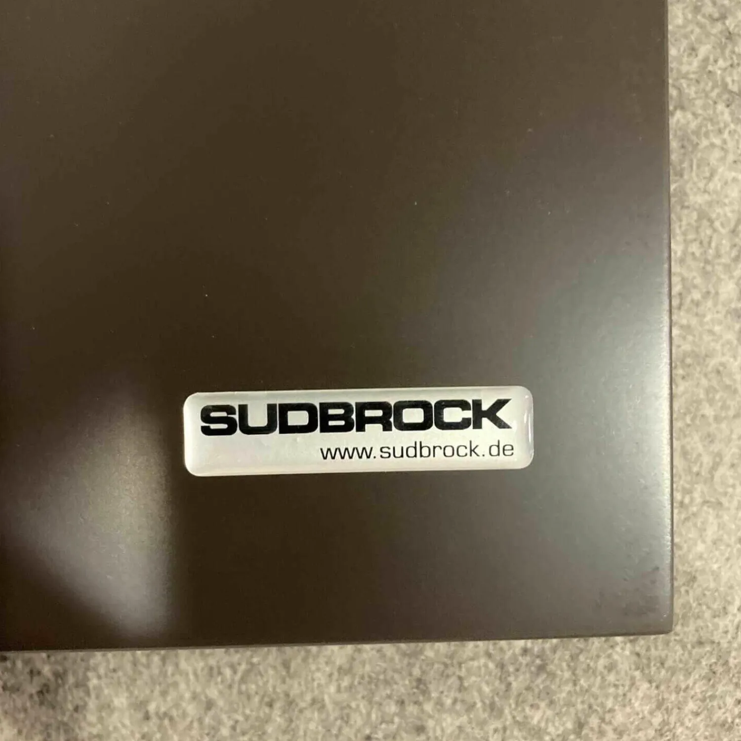 Sudbrock Garderoben|Garderobe Elli Nussbaum Furnier Glattlack Schwarz Paneel Bank Korpus