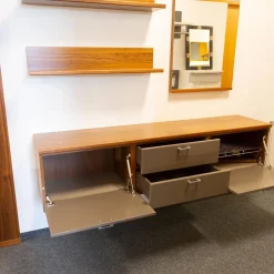 Musterring Garderoben|Garderobe Kira 24728 Nussbaum Nova Lack Terra Hochglanz Grau Griffe Metall