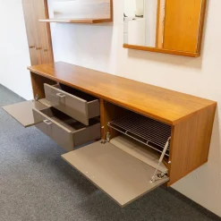 Musterring Garderoben|Garderobe Kira 24728 Nussbaum Nova Lack Terra Hochglanz Grau Griffe Metall