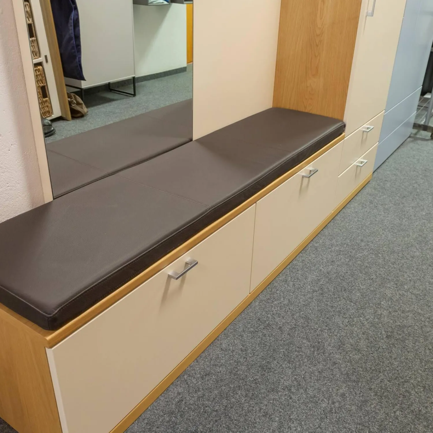 Musterring Garderoben|Garderobe Kira Eiche Sand Lack Crema Creme Leder 1 Hermes Bruin Schwarz Grau Griffe Metall