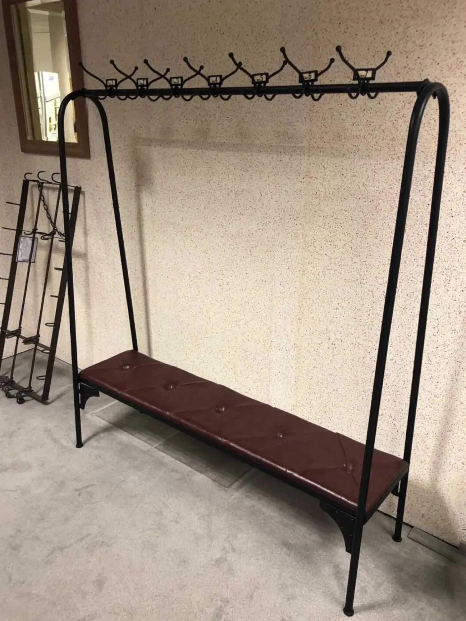 Kare Design Garderoben|Garderobe Modell 80796 Gym Bench Kunstleder Bordeaux Rot Rahmen Stahl Lackiert Schwarz